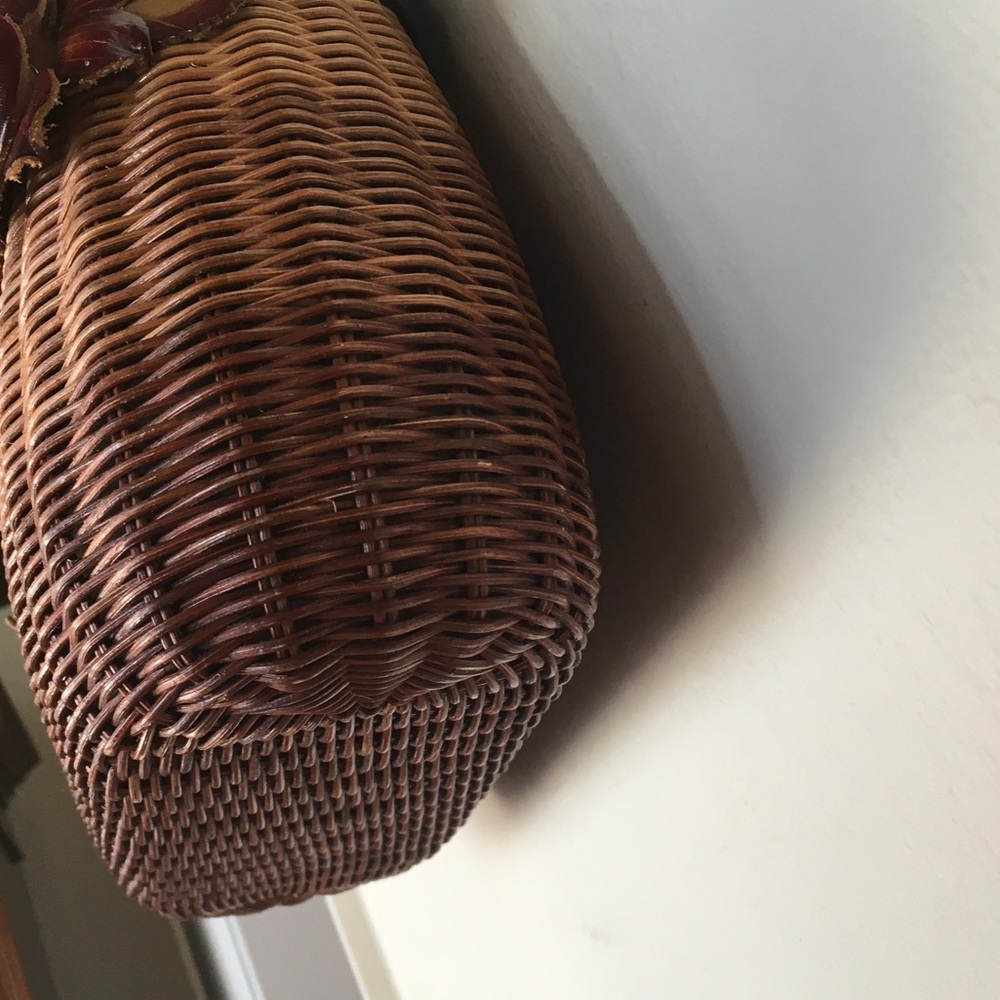 NWOT Woven Brown Floral Accent Handbag with Black Handles - Picture 4 of 7